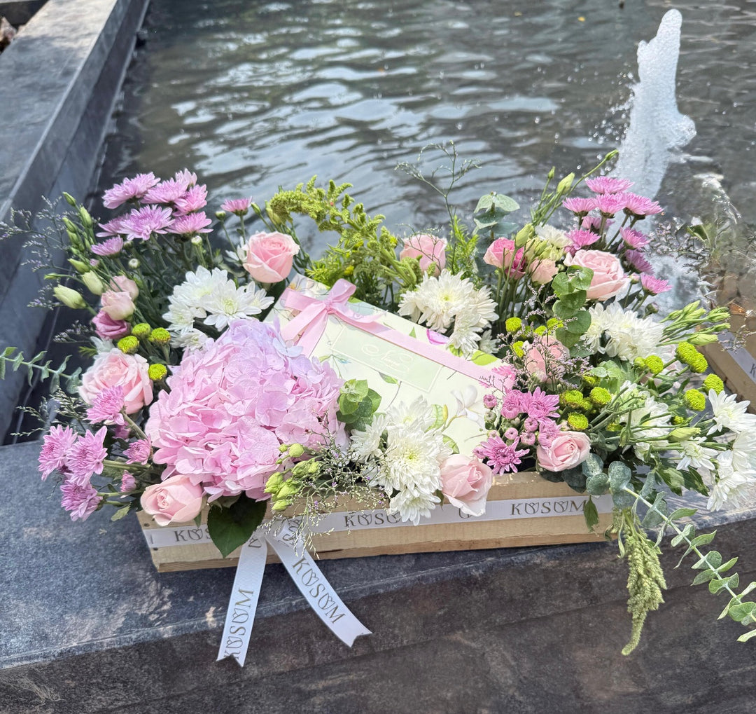 FRAGRANT CANDLES & FLOWERS