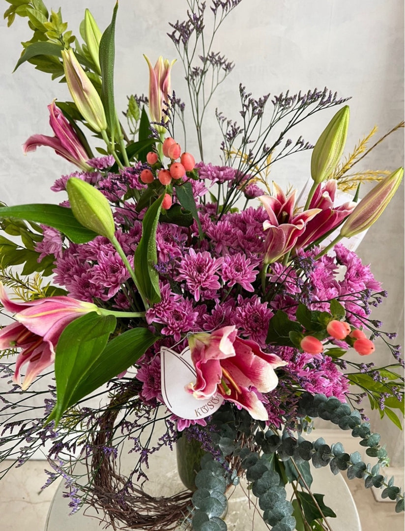 LILIES & BERRIES